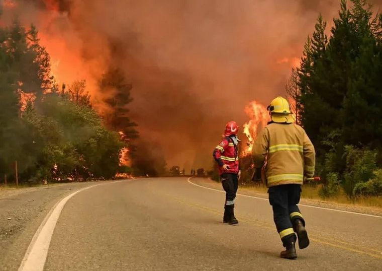Continúan los incendios en Chubut