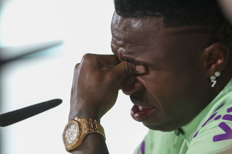Vinicius quebró en llanto al hablar del racismo. Foto: EFE