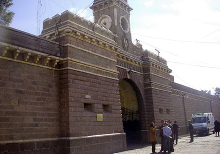 Frente de la Penitenciaría de Mendoza. Foto: Nacho Gaffuri / MDZ
