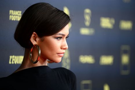 Zendaya combate el frizz con estilo. Foto: Harpers Bazaar
