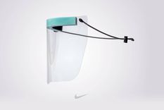 Las máscaras protectoras que Nike está fabricando con elementos de sus zapatillas