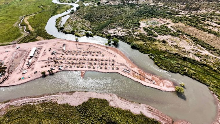 La playita contará con 50 quinchos y 100 churrasqueras.
