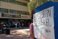 Los alumnos de la Escuela de Bellas Artes reclamaron con una sentada.&nbsp; 