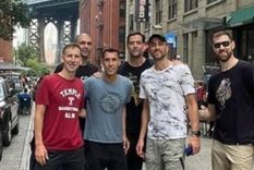 Manu Ginóbili y la Generación Dorada, de vacaciones por Nueva York tras el Salón de la Fama. Manu Ginóbili y la Generación Dorada, de vacaciones por Nueva York tras el Salón de la Fama.