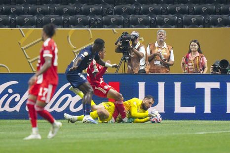 El momento del choque entre Donnarumma y Musiala donde se produce la durísima fractura del delantero alemán. El momento del choque entre Donnarumma y Musiala donde se produce la durísima fractura del delantero alemán.