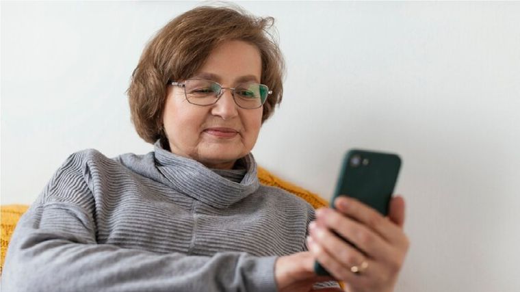 Cómo hacer un reclamo al PAMI desde la página web. Foto: Freepik