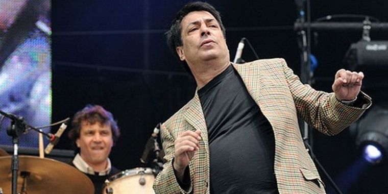 El artista falleció en un accidente automovilístico.