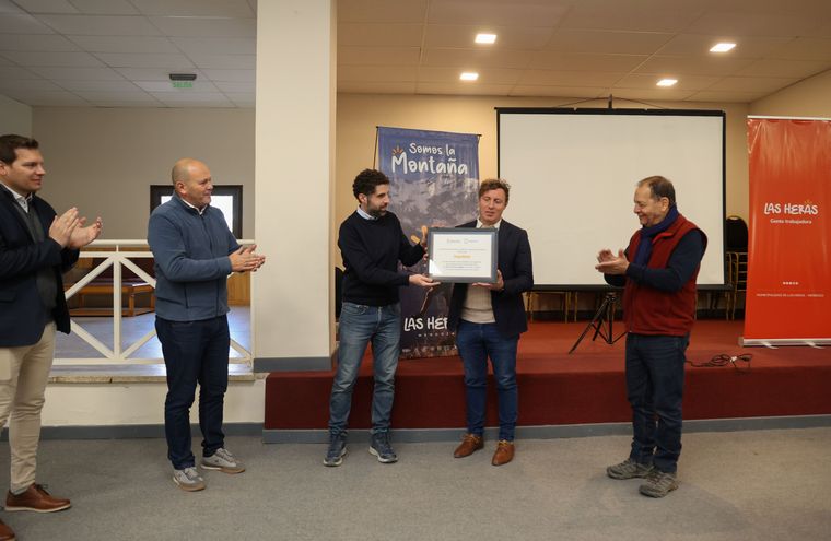 Autoridades nacionales y provinciales entregaron un certificado de reconocimiento. Autoridades nacionales y provinciales entregaron un certificado de reconocimiento.