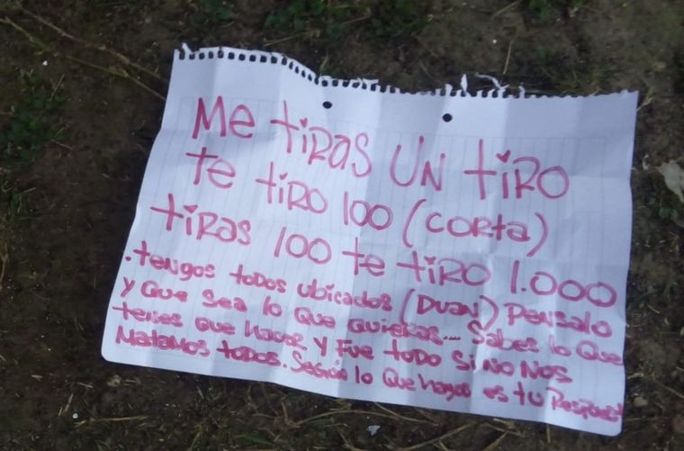 Amenaza El texto, que tiene una caligrafía casi primorosa, contiene duras advertencias.