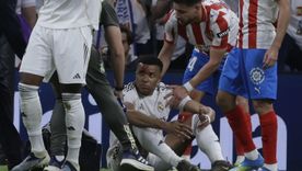 El delantero sufrió un golpe en el último partido. El delantero sufrió un golpe en el último partido.