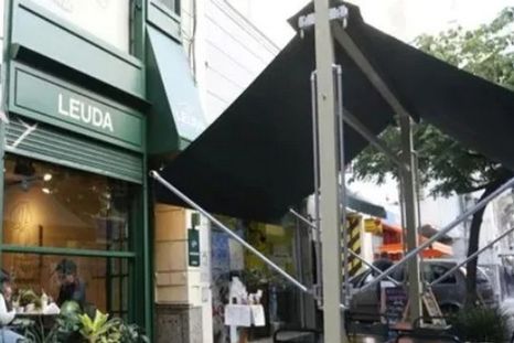 Un hombre fue detenido tras agredir físicamente a una moza en el bar Leuda de Rosario. Un hombre fue detenido tras agredir físicamente a una moza en el bar Leuda de Rosario.