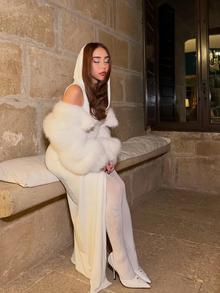 La cantante apostó por piel sintética y glamour. La cantante apostó por piel sintética y glamour.