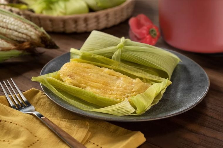 Humita en chala con queso derretido y corazón criollo. Foto: La opinión austral