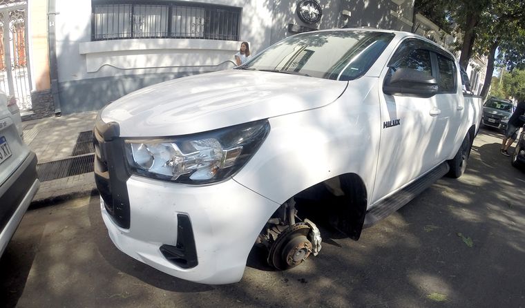 toyota hilux turistas ruedas robadas (7)