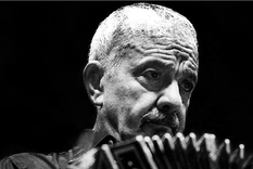 Astor Piazzolla fue un bandoneonista y compositor argentino, considerado uno de los músicos más importantes del siglo XX. Foto: DW