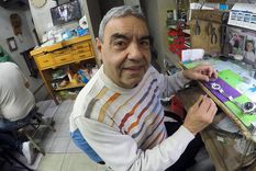 Donde otros ven objetos viejos, Cacho Gutiérrez ve historias que merecen seguir latiendo. Foto: ALF PONCE MERCADO / MDZ