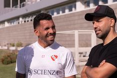 Carlos Tevez y Sergio Agüero se encontraron en Villa Domínico. Foto: @independiente