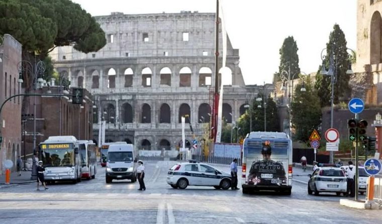 Se puede viajar a Roma con Aerolíneas Argentinas. Se puede viajar a Roma con Aerolíneas Argentinas.