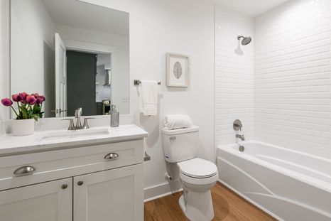 El baño quedará impecable con esta limpieza. El baño quedará impecable con esta limpieza.