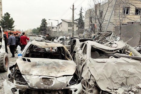 Irán difundió un llamado oficial para que jóvenes rodeen centrales eléctricas en medio de la creciente tensión con Estados Unidos. Irán difundió un llamado oficial para que jóvenes rodeen centrales eléctricas en medio de la creciente tensión con Estados Unidos.