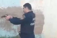El momento en que el policía cordobés le dispara por la espalda al infractor
