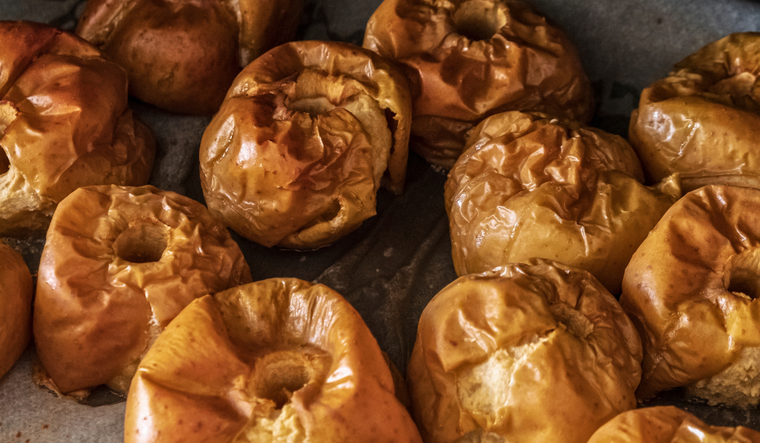 Manzanas al horno con vino receta fácil y elegante de verano Manzanas al horno con vino receta fácil y elegante de verano