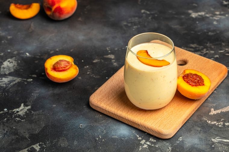 Esta receta combina fruta y postre en un solo vaso, ideal para quienes buscan algo dulce y nutritivo al mismo tiempo. Esta receta combina fruta y postre en un solo vaso, ideal para quienes buscan algo dulce y nutritivo al mismo tiempo.
