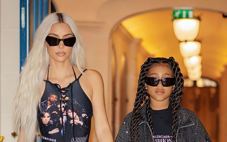 Foto: https://goingapp.pl/more/kim-kardashian-i-north-west-power-duo-nie-do-przebicia/