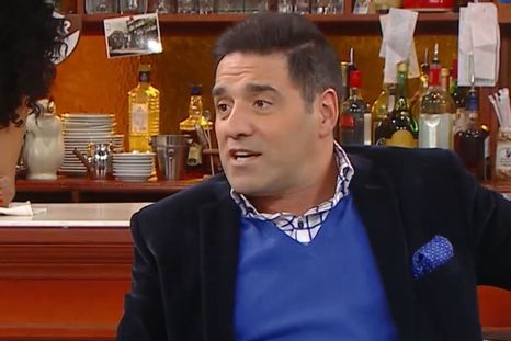 Mariano vuelve a la conducción y el bar vuelve a prender sus luces. Foto: captura de video/ Telefe. Mariano vuelve a la conducción y el bar vuelve a prender sus luces. Foto: captura de video/ Telefe.