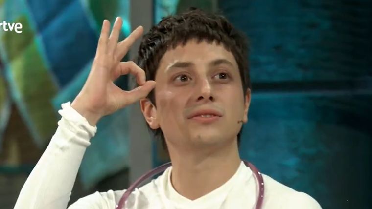 Paco Amoroso sorprendió al revelar que lleva meses alejado de las Paco Amoroso sorprendió al revelar que lleva meses alejado de las