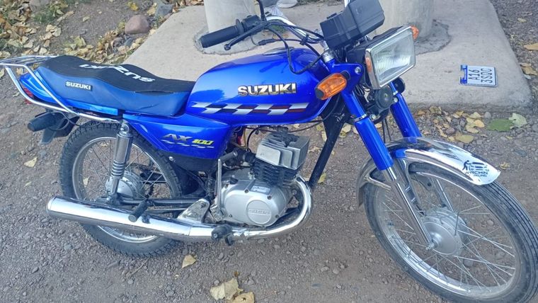 Efectivos retuvieron una Motocicleta Suzuki 100 cc que circulaba sin licencia, sin seguro y sin documentación. Efectivos retuvieron una Motocicleta Suzuki 100 cc que circulaba sin licencia, sin seguro y sin documentación.