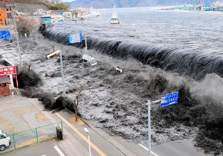 Tsunami en Japón a causa del gran sismo. Foto: The Atlantic