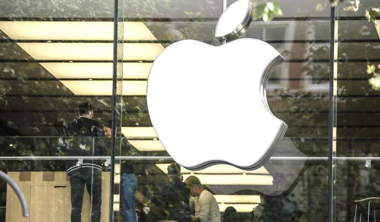 Apple lanzó su inteligencia artificial y se suma a la competencia tecnológica Foto: EFE