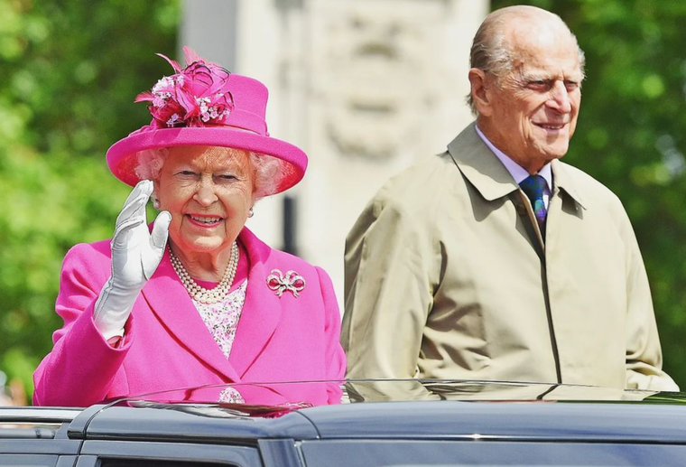 La reina Isabel II en una de sus apariciones junto a su esposo, Felipe de Edimburgo. Foto: Instagram @theroyalfamily