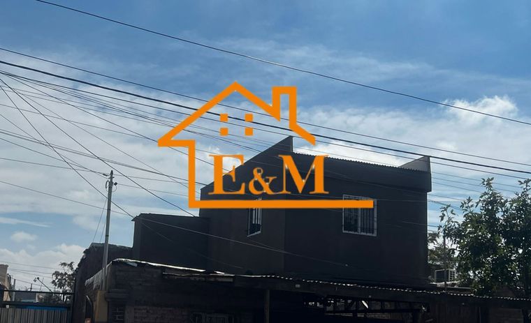 Más de 80 familias apuntan contra E&M Viviendas Industrializadas por estafa e irregularidades en la construcción y entrega de viviendas.