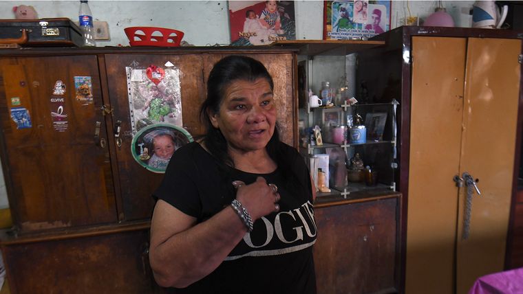 Rodeada de recuerdos familiares, Paula narró su dolorosa experiencia. Rodeada de recuerdos familiares, Paula narró su dolorosa experiencia.