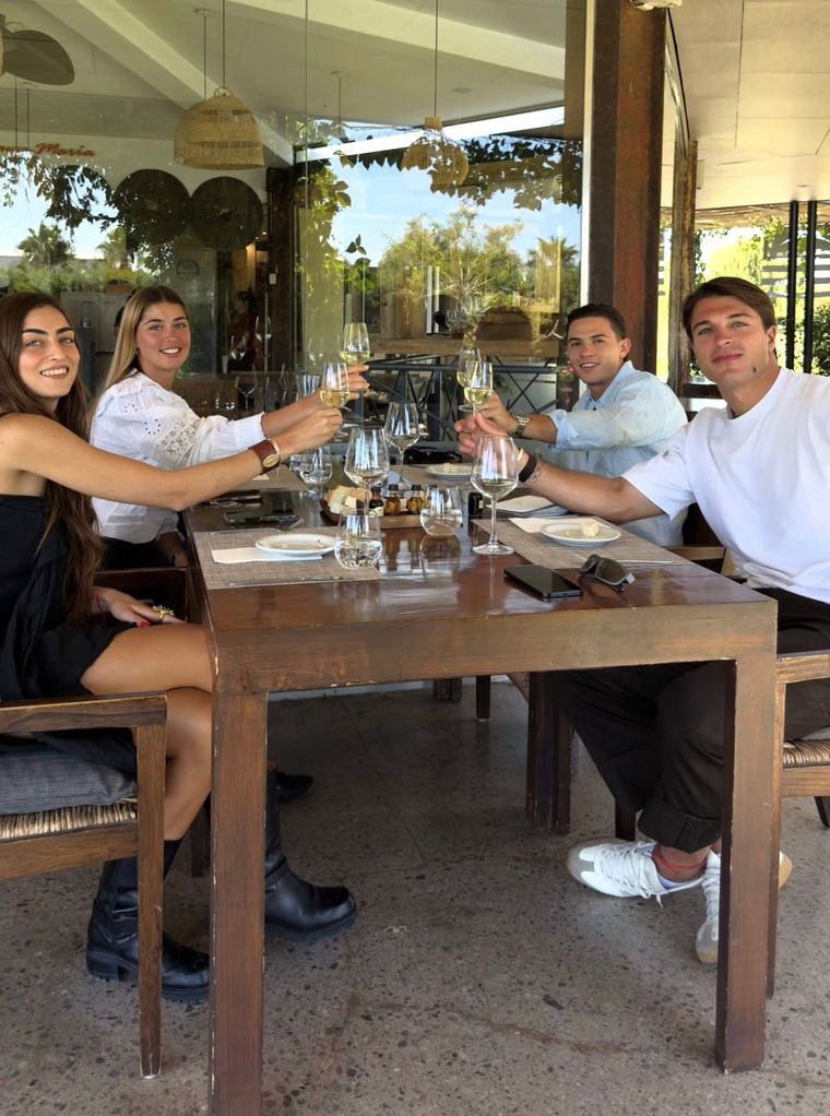 Marcos Moneta y Mateo Graziano, integrantes de Los Pumas, fueron muy bien acompañados a degustar el menú. Marcos Moneta y Mateo Graziano, integrantes de Los Pumas, fueron muy bien acompañados a degustar el menú.