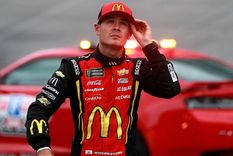 un piloto de nascar fue despedido por insultar en una carrera virtual