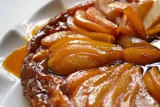 Cómo hacer tarta tatin de peras al caramelo paso a paso.