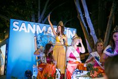 homenajes, mensajes de lucha y mucho color: los carros de la vendimia se llevaron todos los aplausos