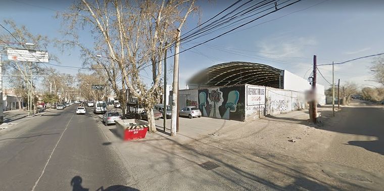 El tinglado de chapa cedió y el hombre quedó tendido en el suelo