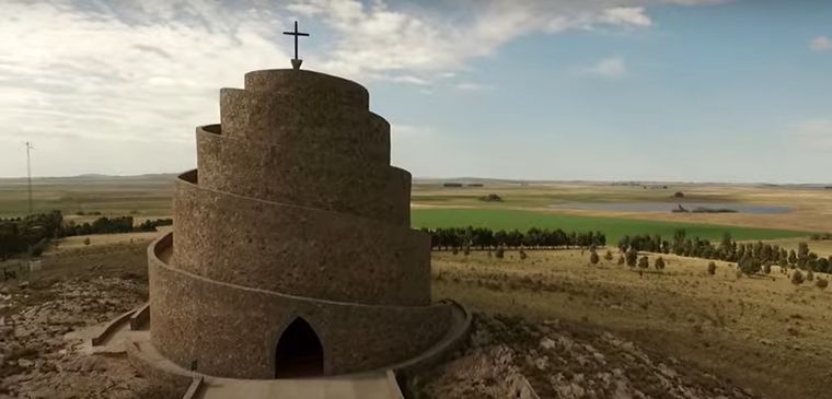La iglesia tiene 20 metros de alto, uno por cada siglo de la era cristiana Foto: Captura de video