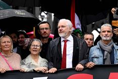 Julian Assange encabezó la marcha en Australia por Palestina. Julian Assange encabezó la marcha en Australia por Palestina.