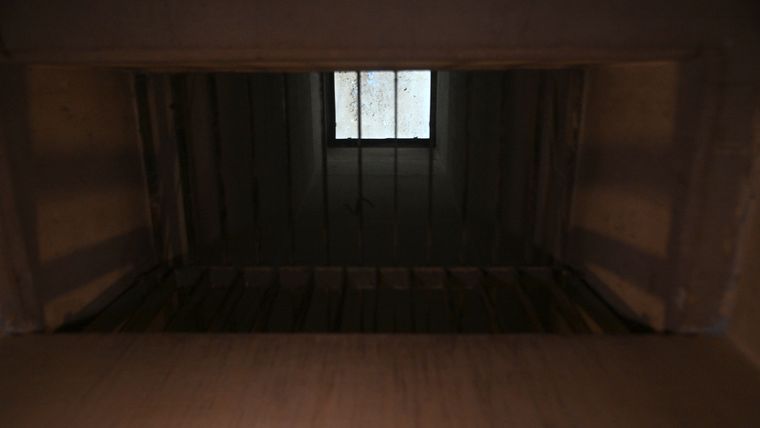 La claraboya de una de celdas por donde entra el sol. La claraboya de una de celdas por donde entra el sol.