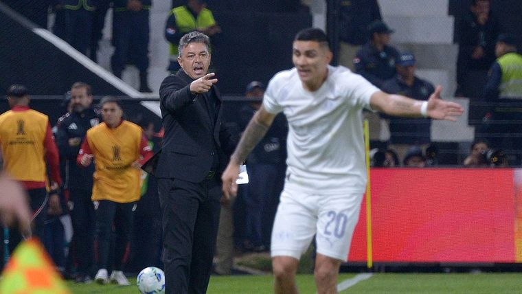Marcelo Gallardo, muy activo en el empate de River ante Libertad por la Copa.