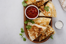 En algunas regiones de México, la receta de quesadilla no siempre incluye queso.
