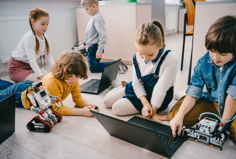 El dato más contundente del análisis estadístico es que la preocupación por la educación aumenta a medida que mejora la situación socioeconómica del encuestado. El dato más contundente del análisis estadístico es que la preocupación por la educación aumenta a medida que mejora la situación socioeconómica del encuestado.