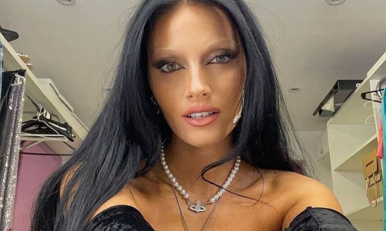 Oriana Sabatini sorprendió a sus seguidores con un increíble cambio de look La cantante se prepara para el lanzamiento de su nueva canción