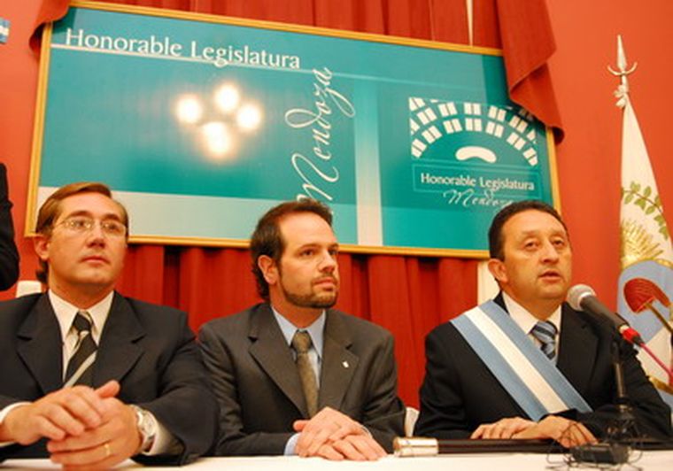 Jaque junto al vicegobernador y al presidente de la Cámara baja de la Legislatura. Foto: Ivana González/MDZ