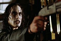 Brandon Lee falleció tras recibir varios balazos en un set de filmación